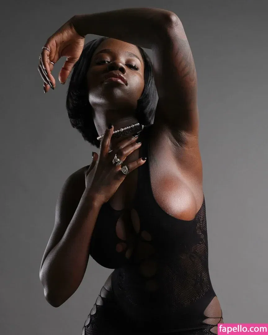 Tucha Sambu Onlyfans Photo Gallery 