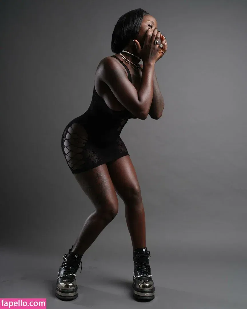 Tucha Sambu Onlyfans Photo Gallery 