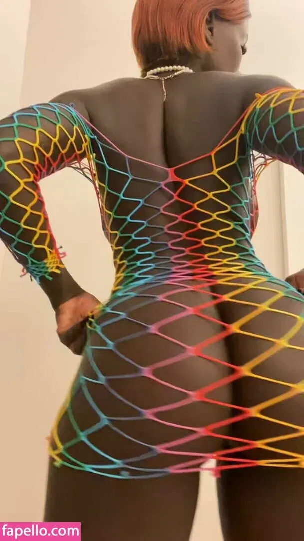 Tucha Sambu Onlyfans Photo Gallery 