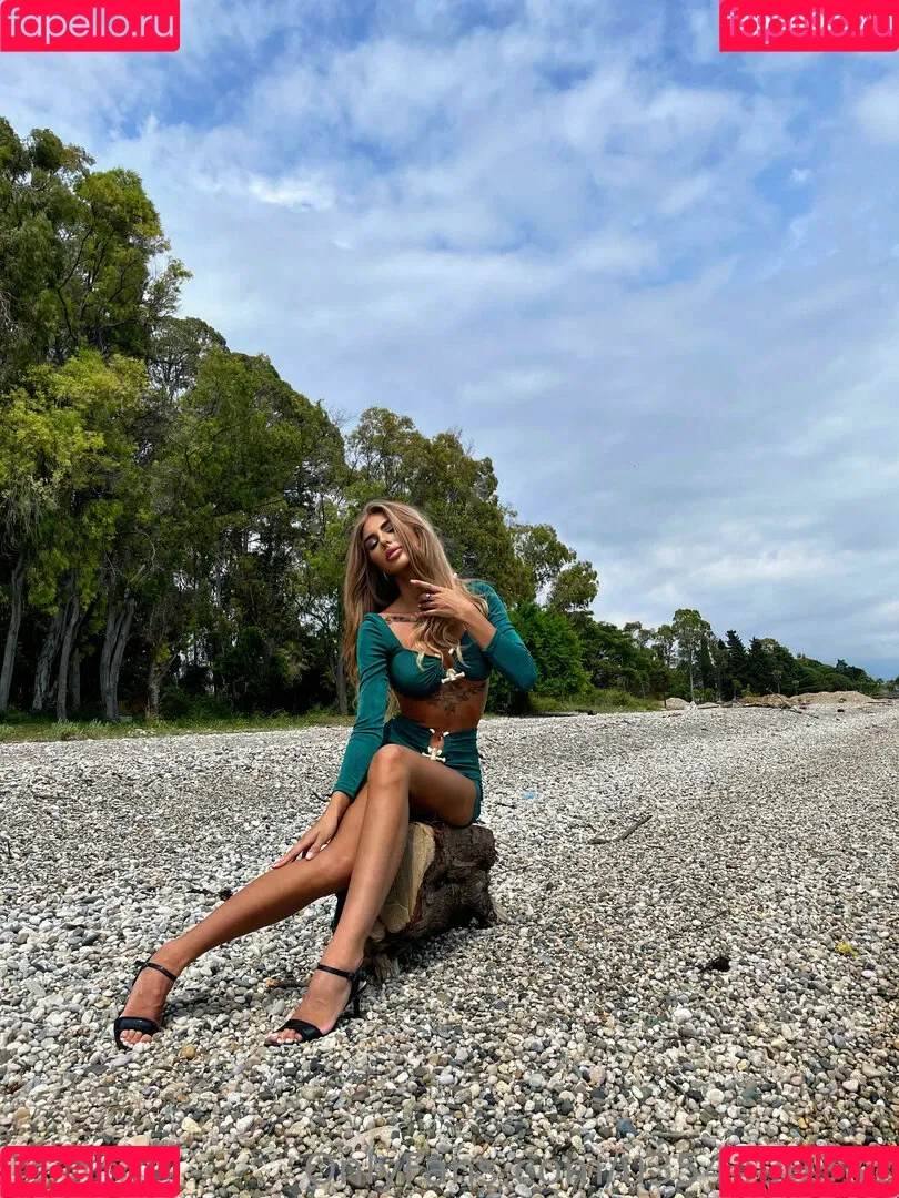 Chloe G Onlyfans Photo Gallery 