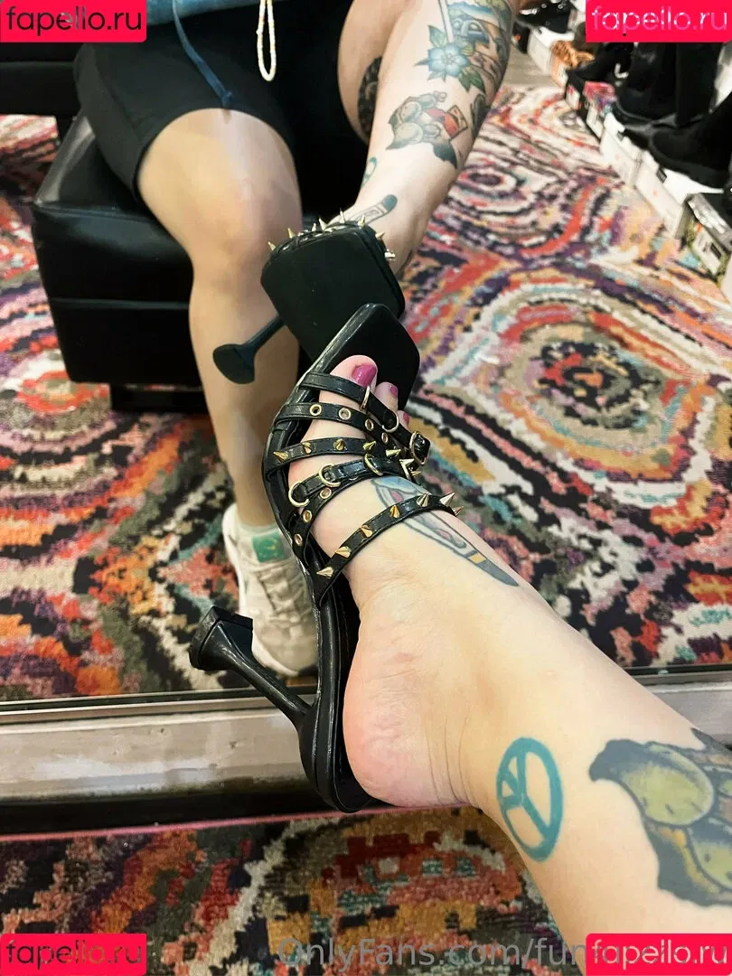fun4lizzsfw Onlyfans Photo Gallery 