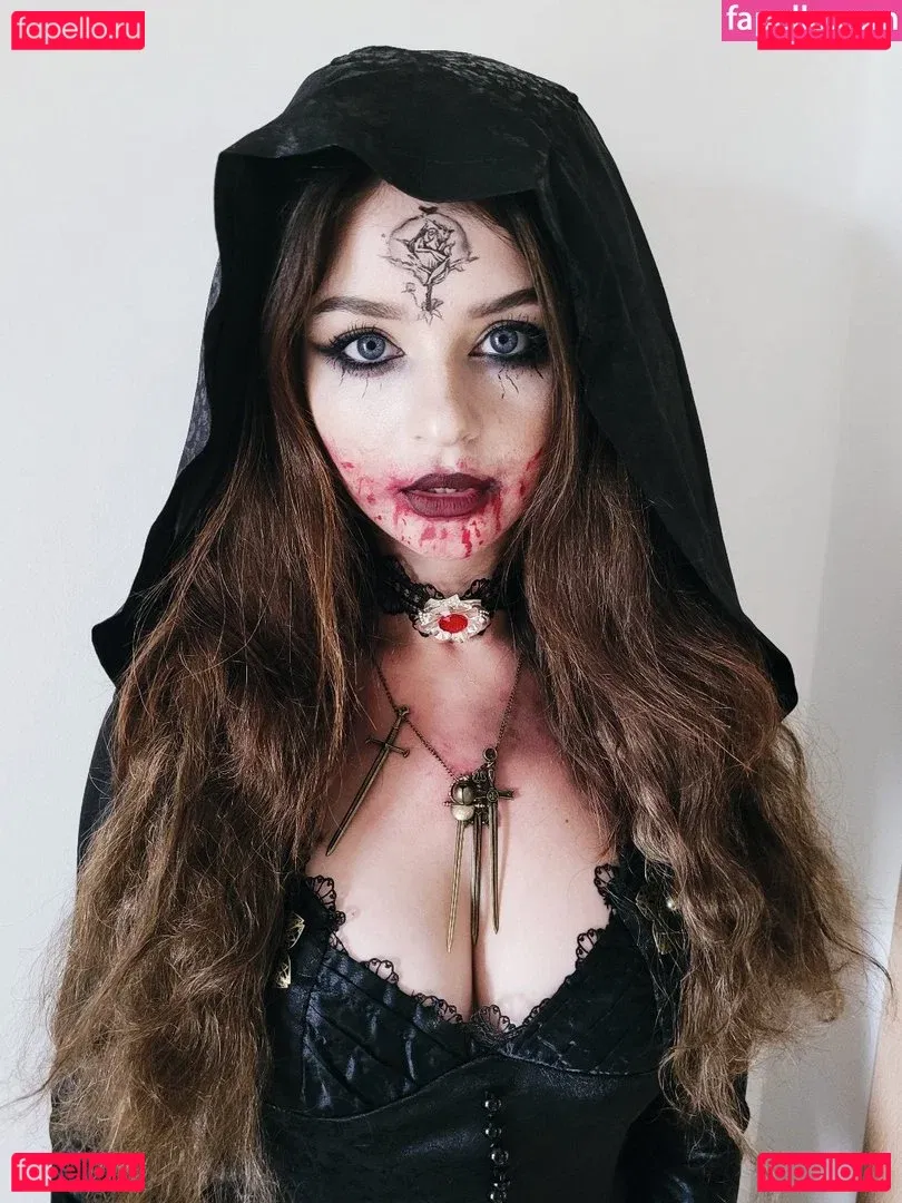 Cleo Lazuli Onlyfans Photo Gallery 