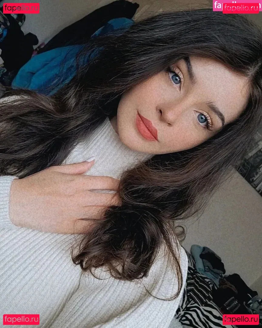 Cleo Lazuli Onlyfans Photo Gallery 