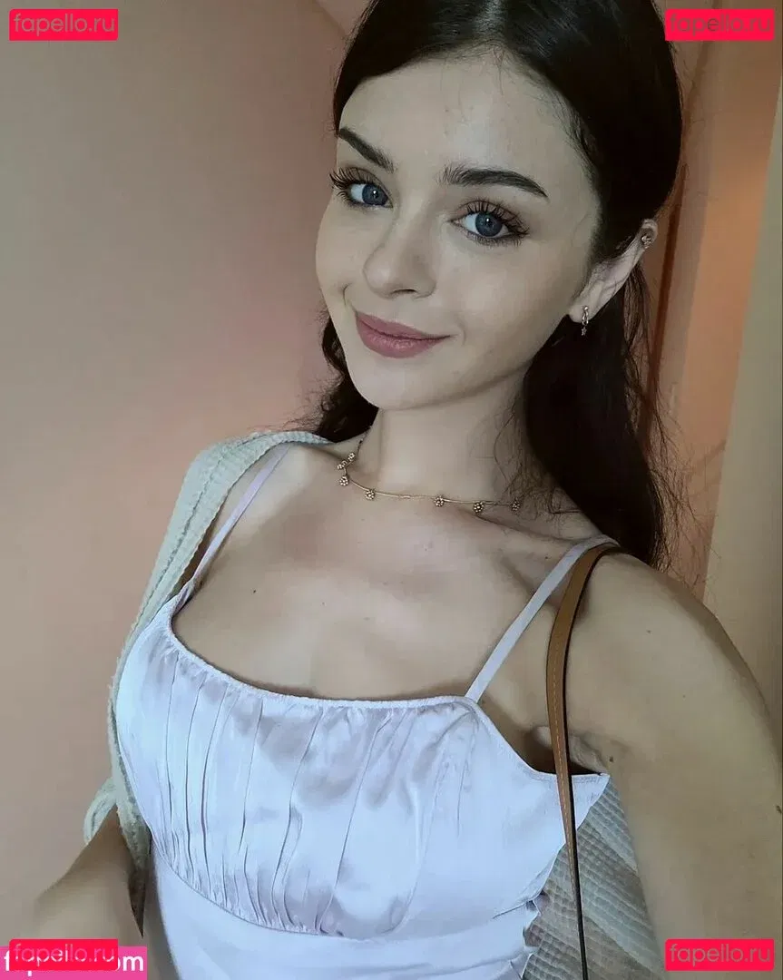 Cleo Lazuli Onlyfans Photo Gallery 