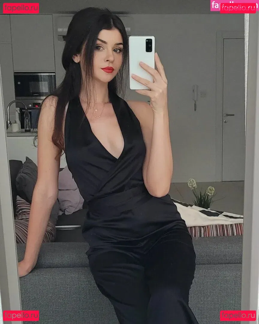Cleo Lazuli Onlyfans Photo Gallery 