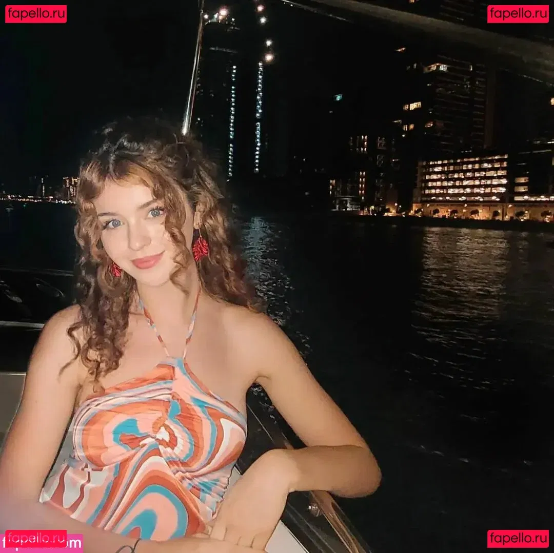 Cleo Lazuli Onlyfans Photo Gallery 