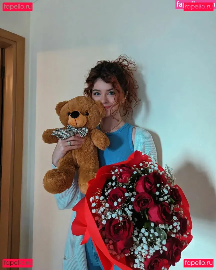 Cleo Lazuli Onlyfans Photo Gallery 