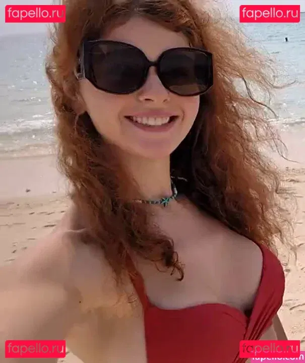 Cleo Lazuli Onlyfans Photo Gallery 