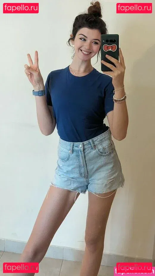 Cleo Lazuli Onlyfans Photo Gallery 