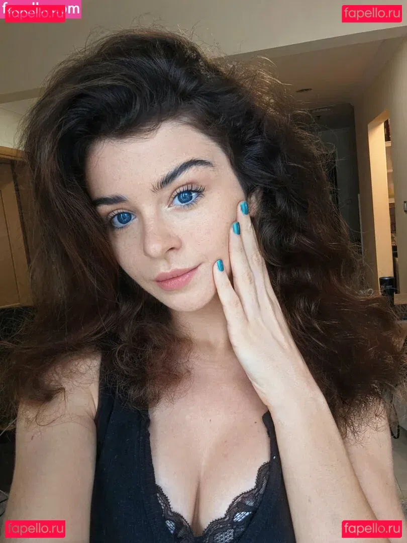 Cleo Lazuli Onlyfans Photo Gallery 