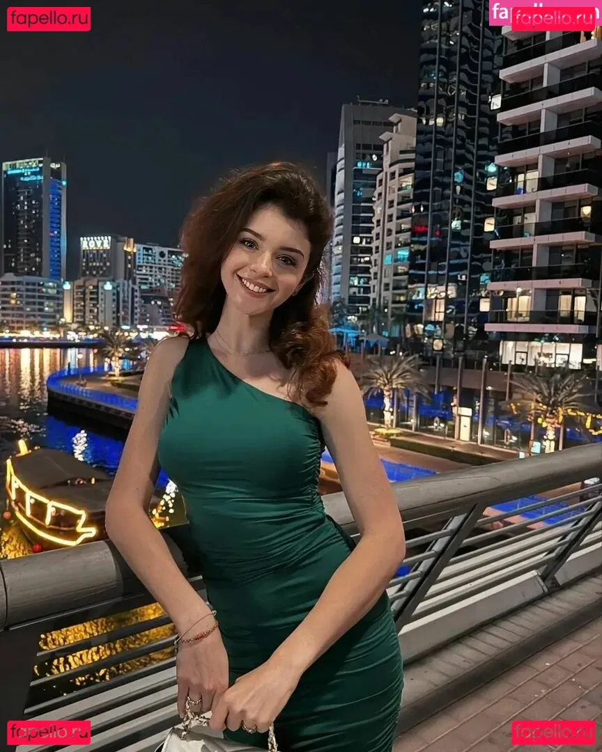 Cleo Lazuli Onlyfans Photo Gallery 