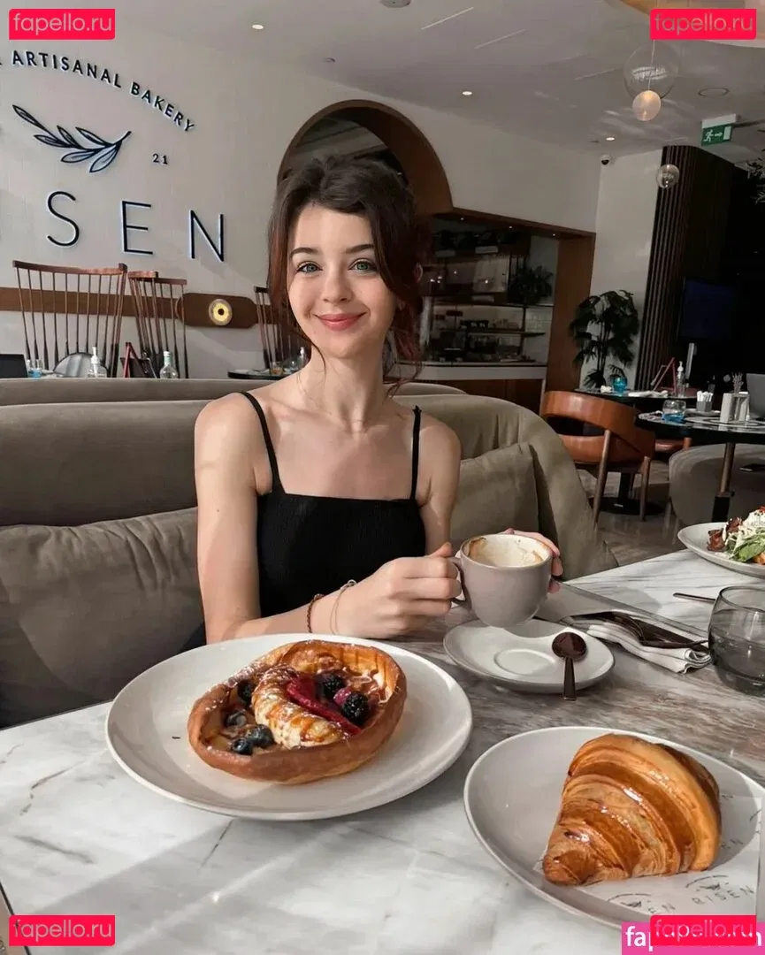 Cleo Lazuli Onlyfans Photo Gallery 