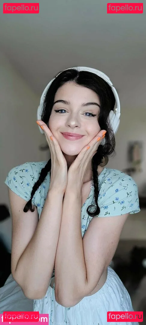 Cleo Lazuli Onlyfans Photo Gallery 