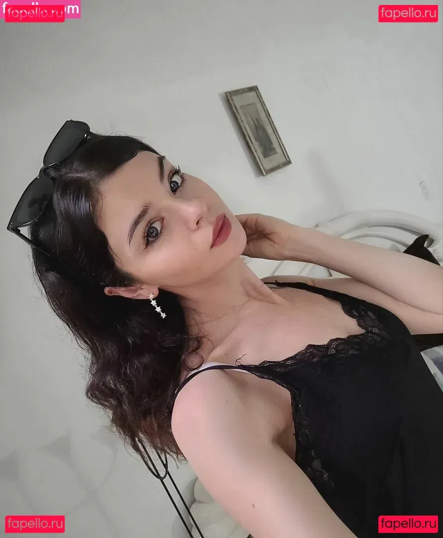 Cleo Lazuli Onlyfans Photo Gallery 