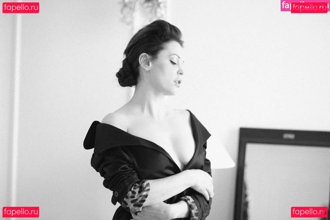 Rose Mcgowan Onlyfans Photo Gallery 