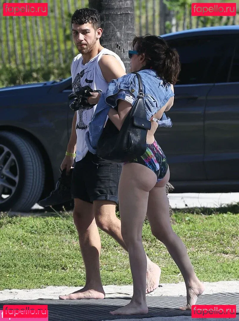 Rose Mcgowan Onlyfans Photo Gallery 