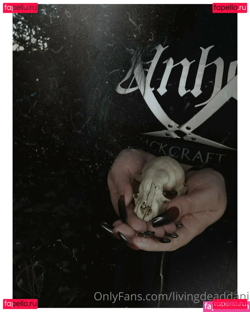 livingdeaddani Onlyfans Photo Gallery 