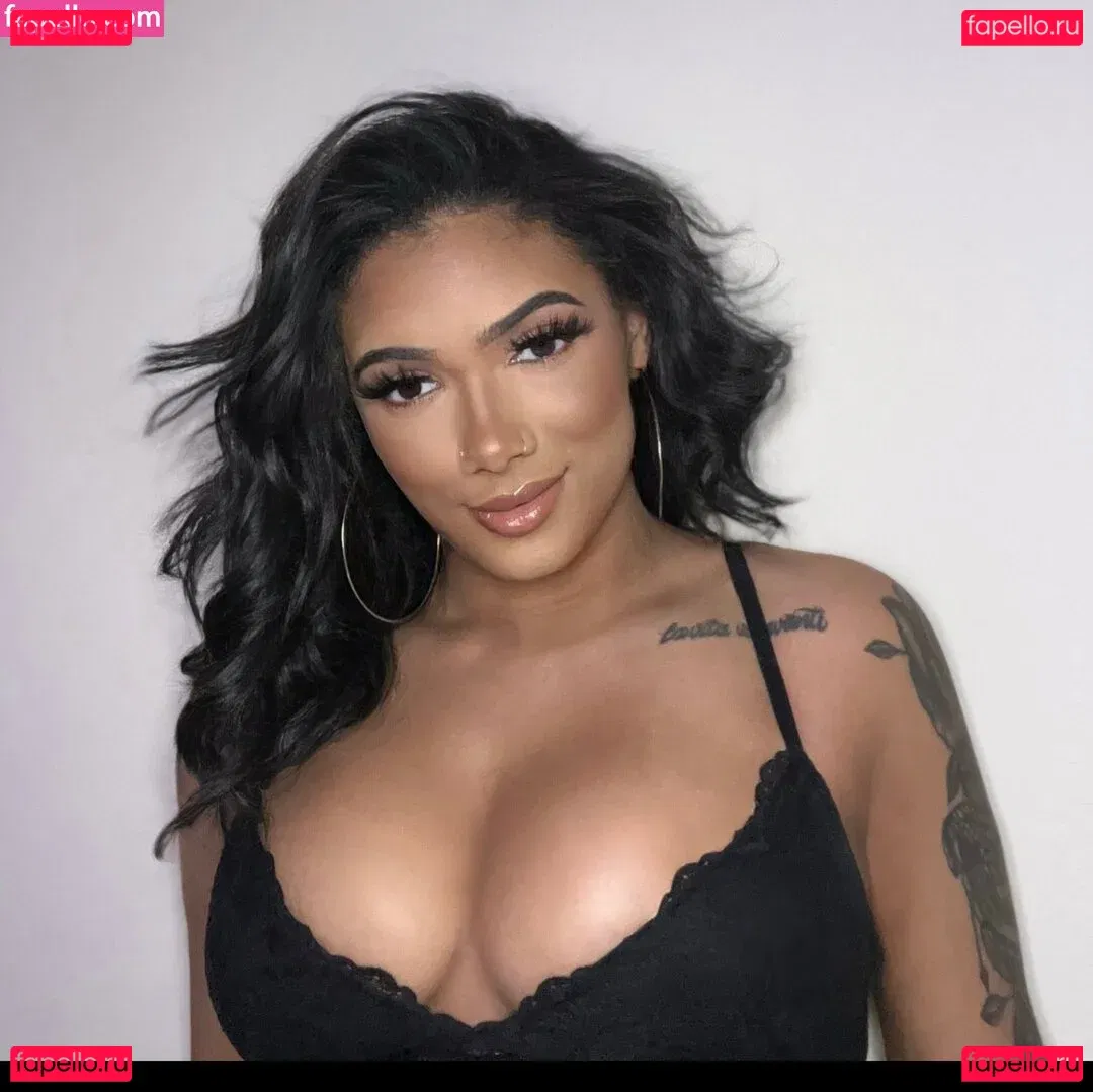 shapedbyshanice Onlyfans Photo Gallery 
