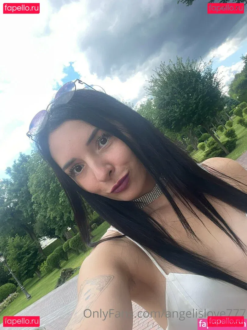 angelina_crystal Onlyfans Photo Gallery 