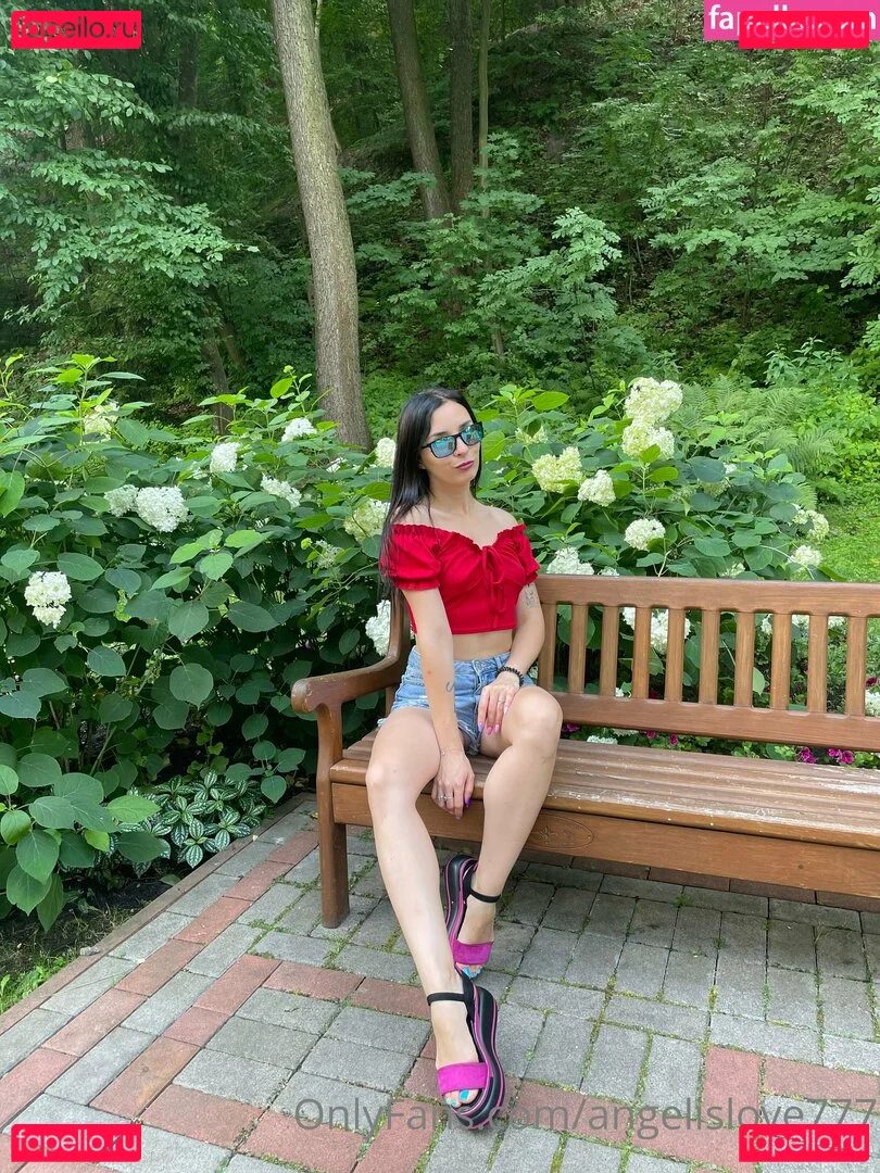 angelina_crystal Onlyfans Photo Gallery 