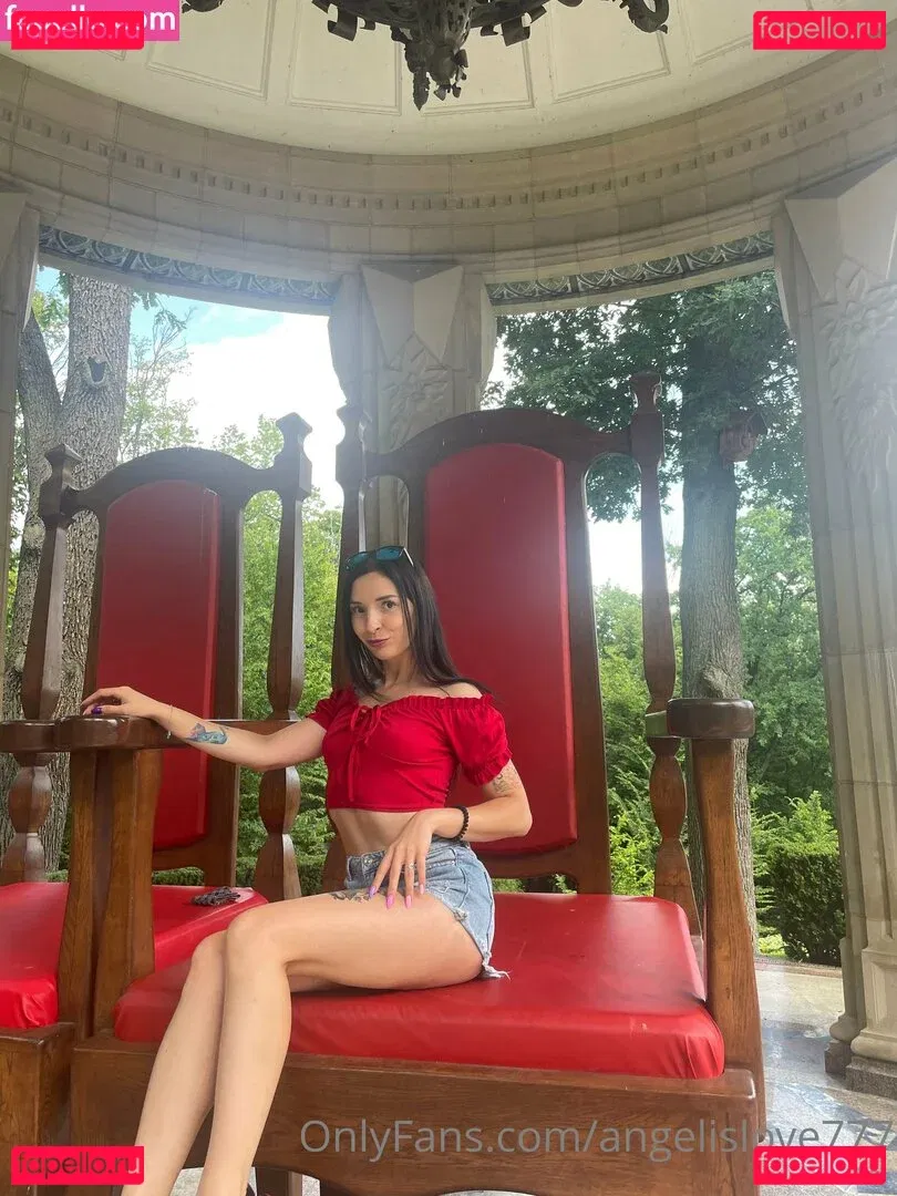 angelina_crystal Onlyfans Photo Gallery 