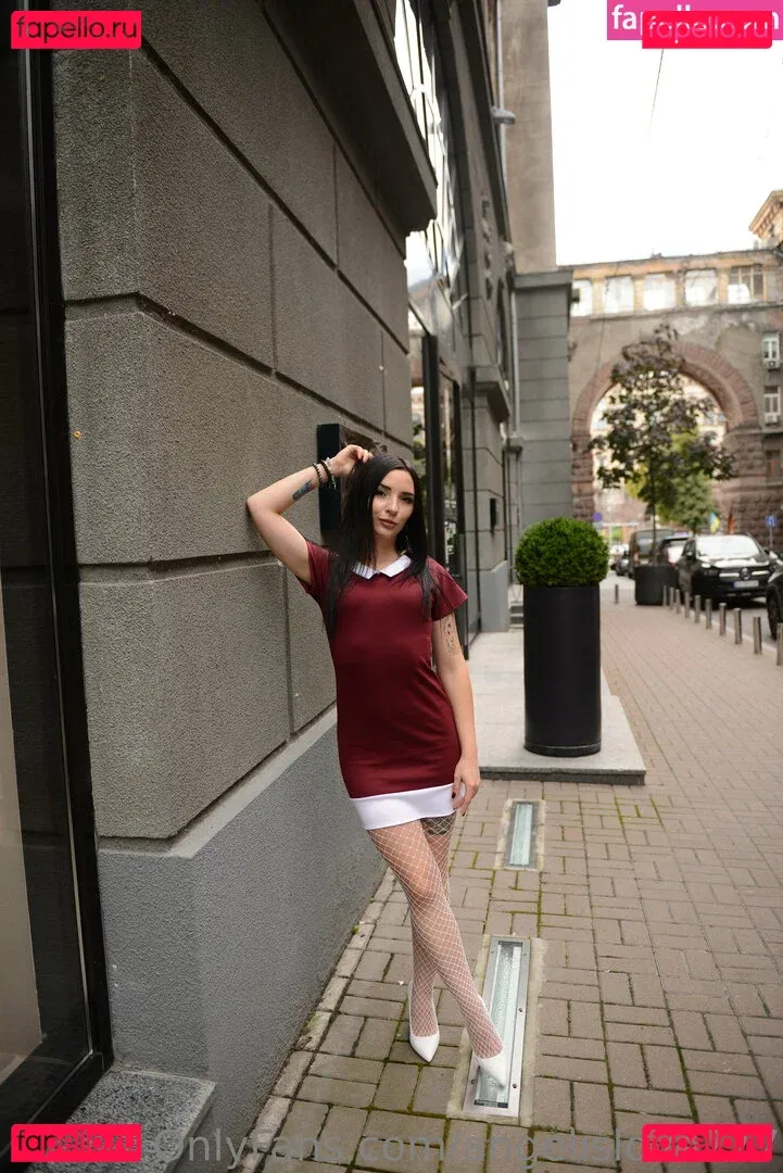 angelina_crystal Onlyfans Photo Gallery 