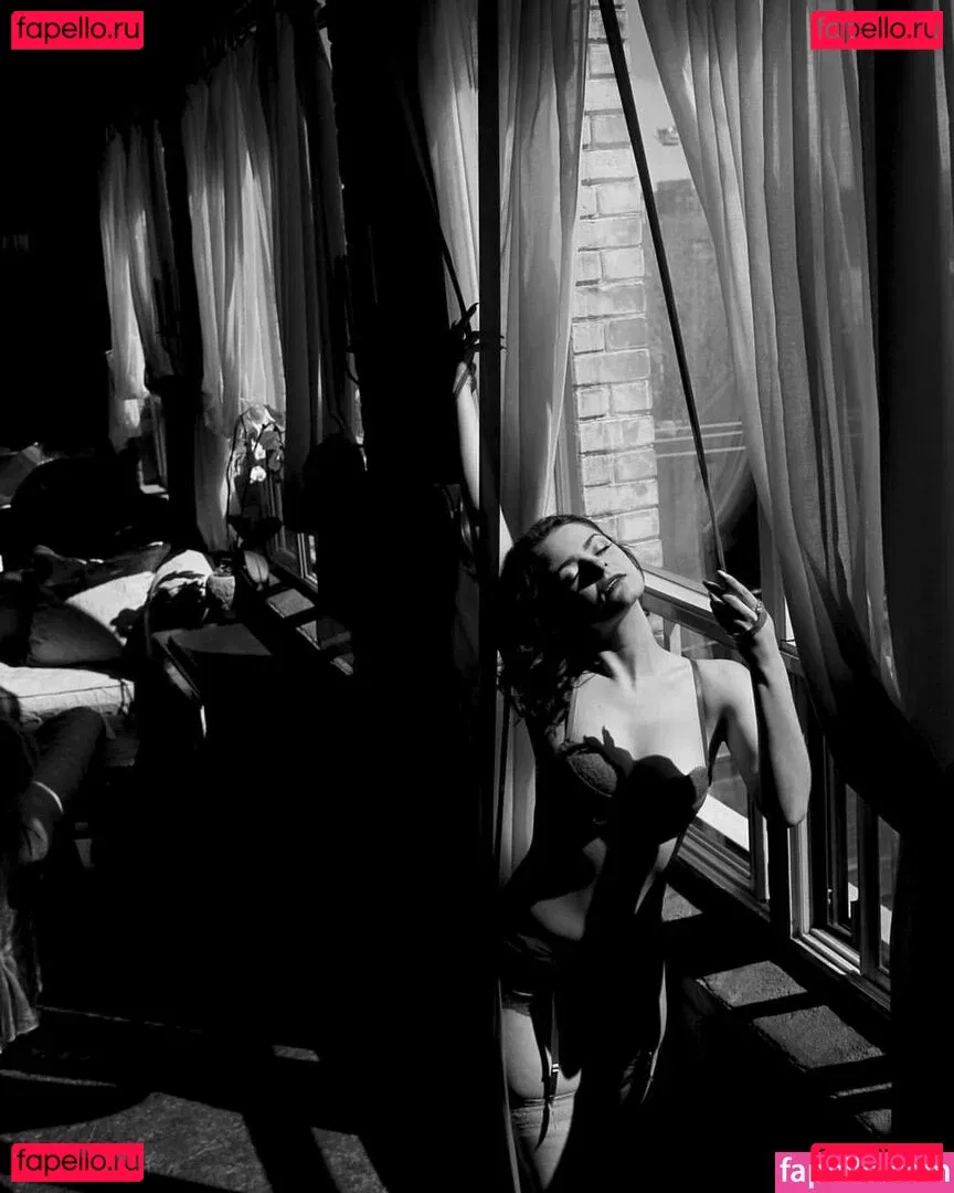 SarahCJB Onlyfans Photo Gallery 