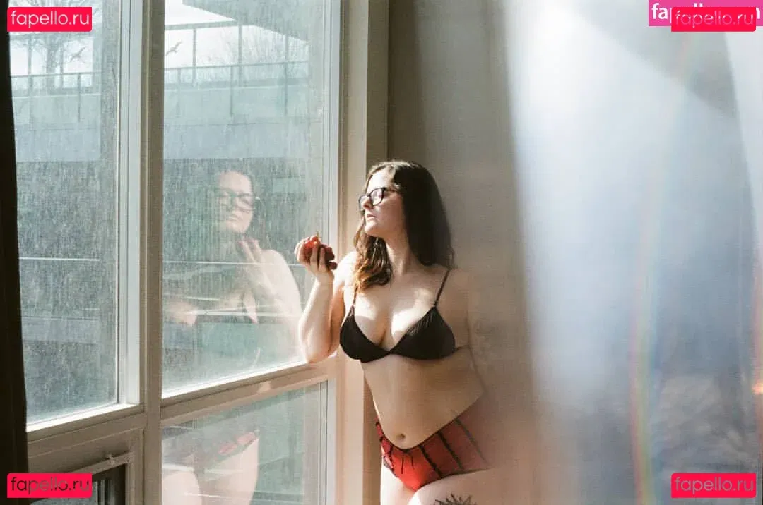 SarahCJB Onlyfans Photo Gallery 