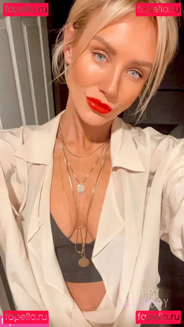 Nicky Whelan Onlyfans Photo Gallery 