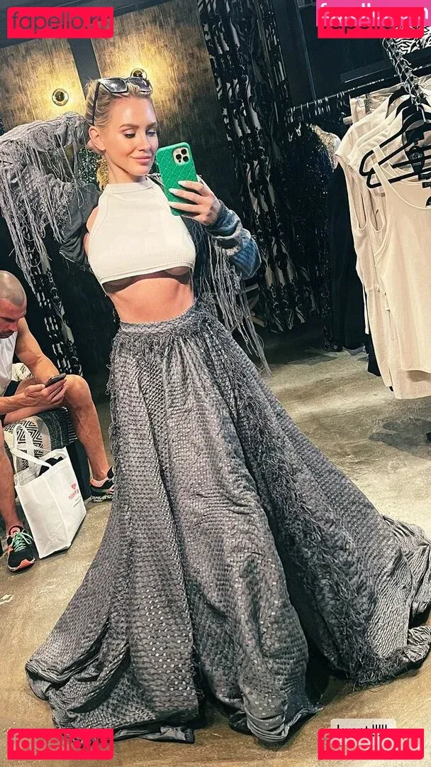 Nicky Whelan Onlyfans Photo Gallery 