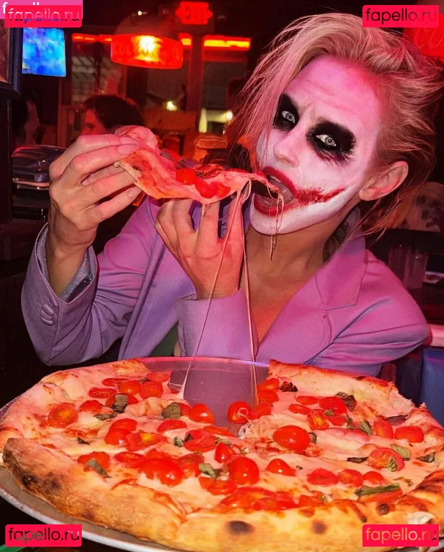 Nicky Whelan Onlyfans Photo Gallery 