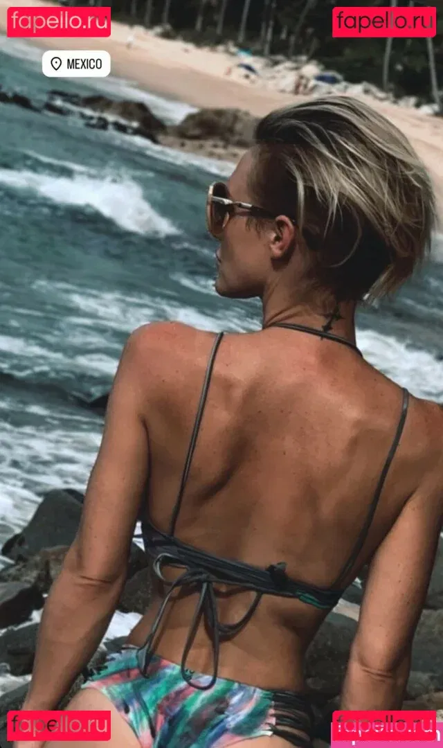 Nicky Whelan Onlyfans Photo Gallery 