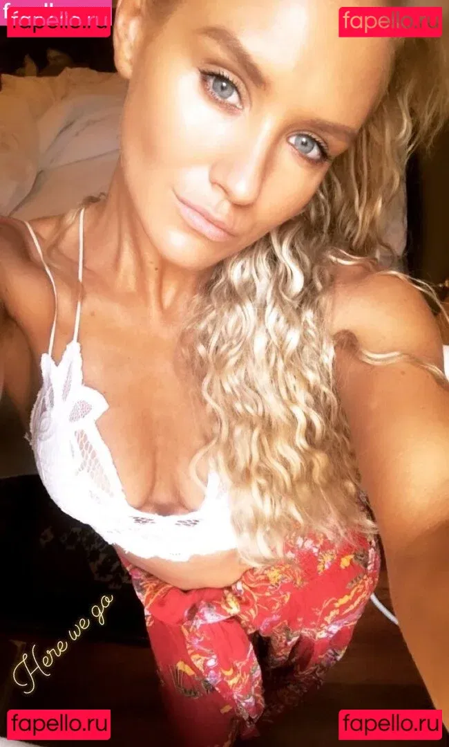 Nicky Whelan Onlyfans Photo Gallery 