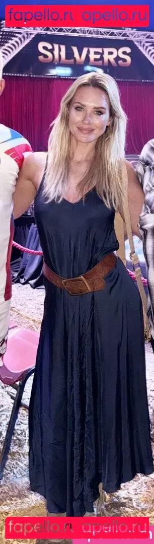 Nicky Whelan Onlyfans Photo Gallery 