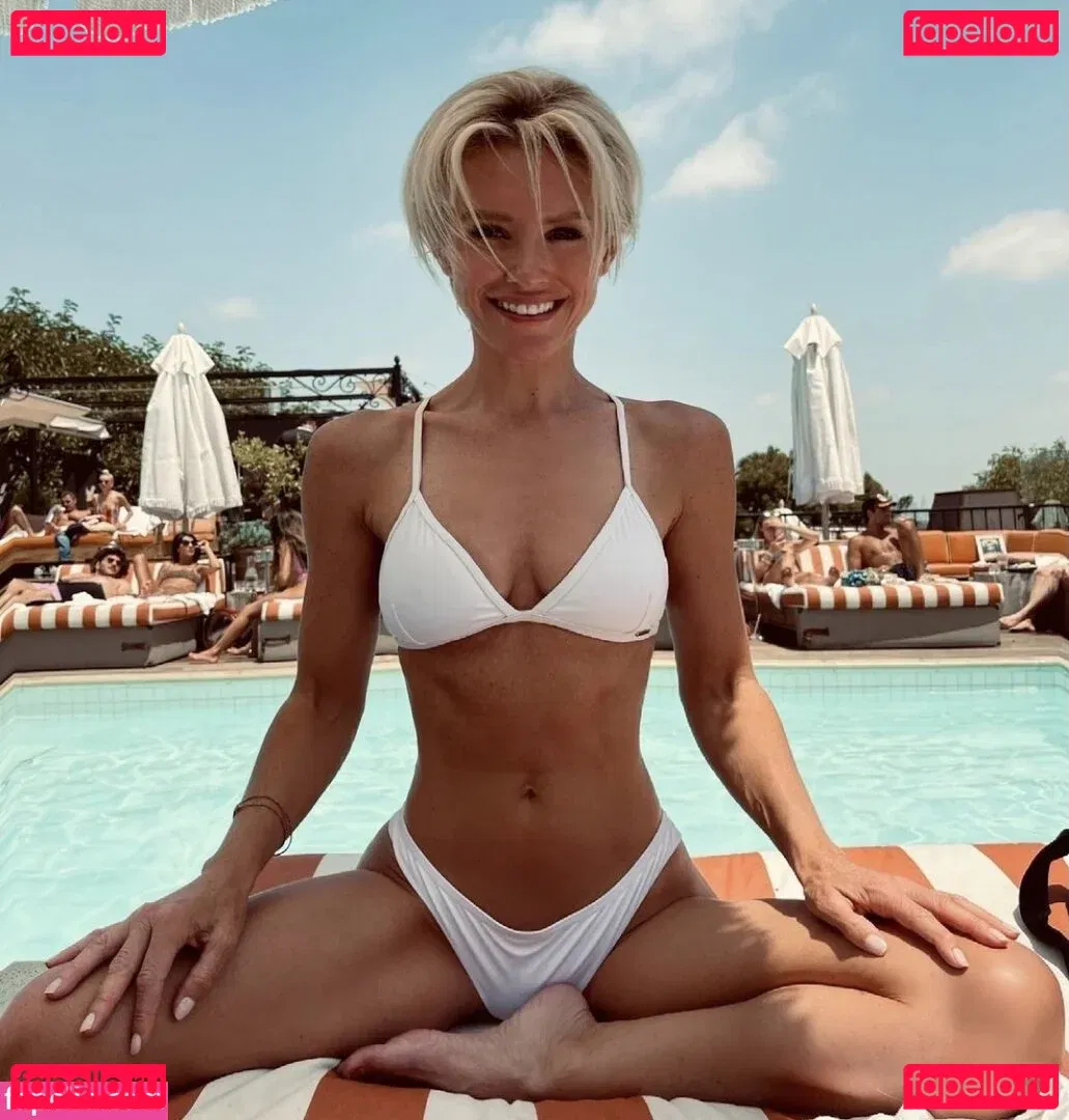 Nicky Whelan Onlyfans Photo Gallery 