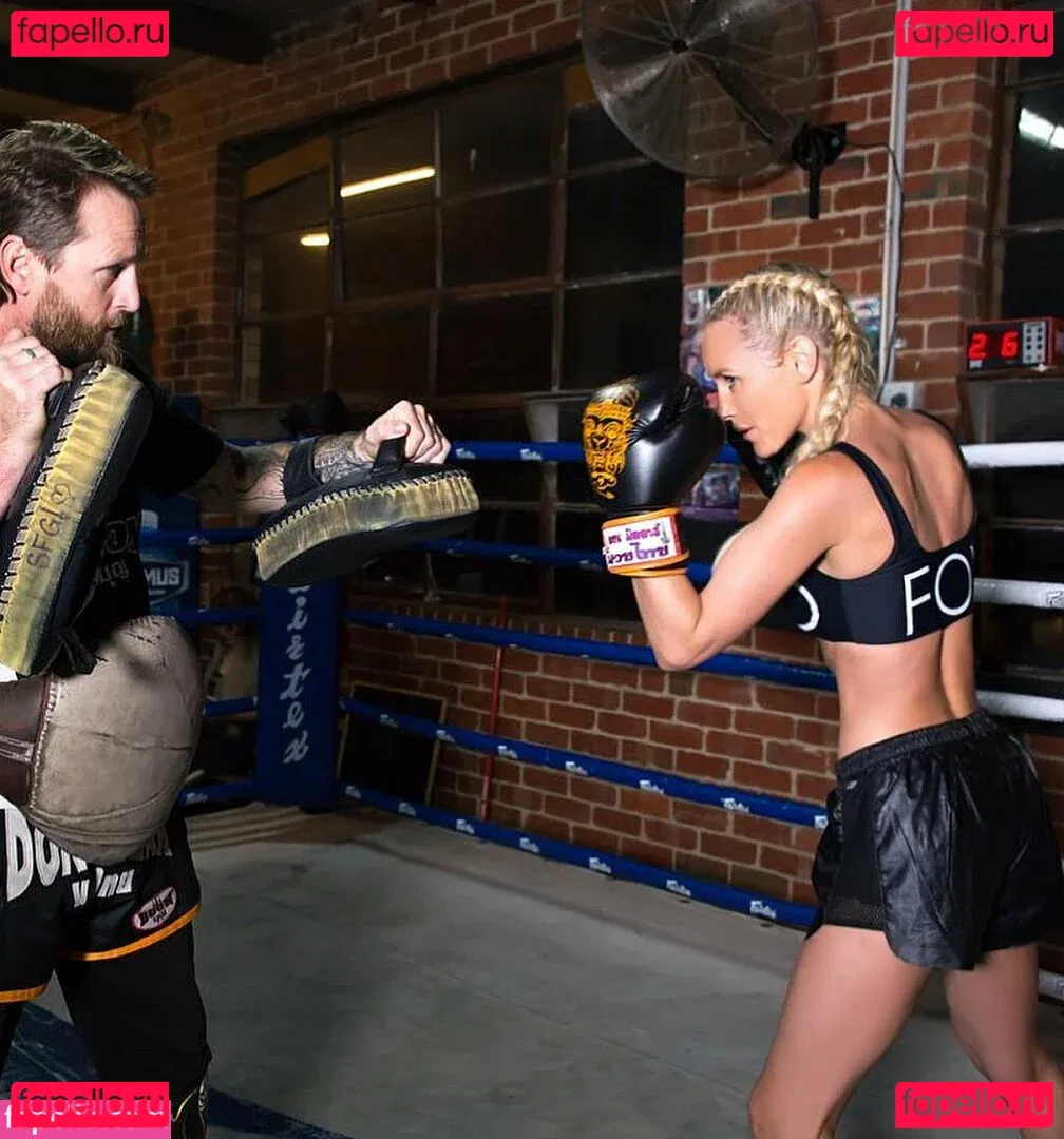 Nicky Whelan Onlyfans Photo Gallery 