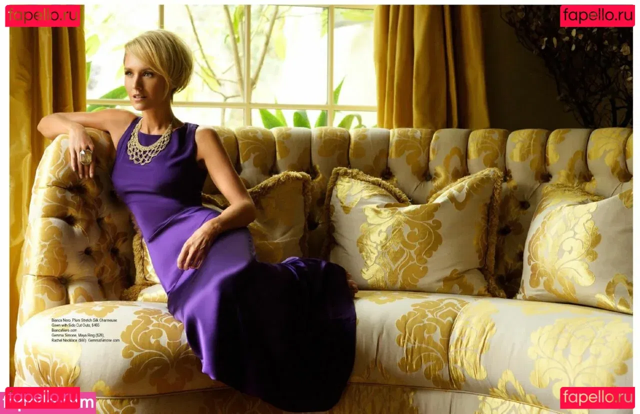 Nicky Whelan Onlyfans Photo Gallery 