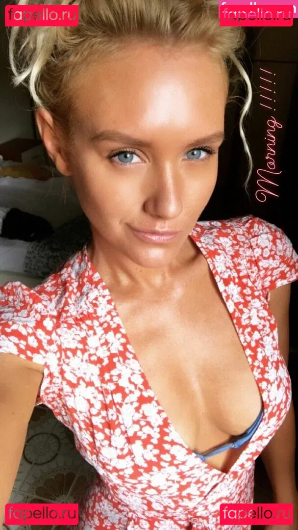 Nicky Whelan Onlyfans Photo Gallery 