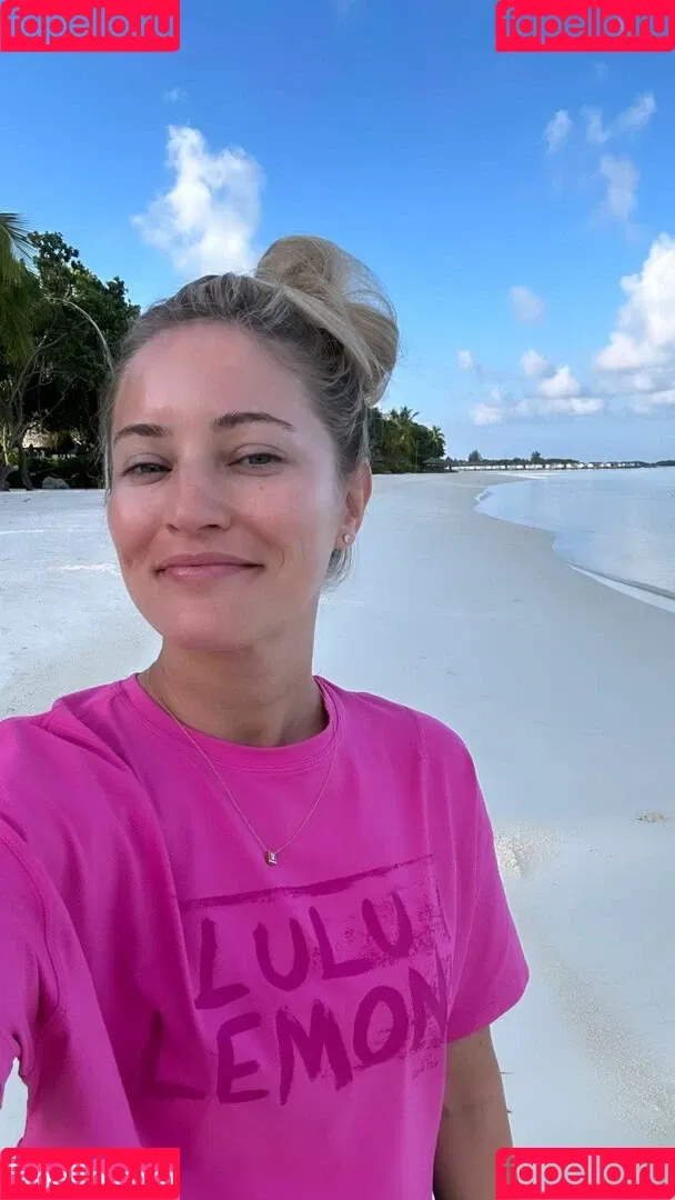 iJustine Onlyfans Photo Gallery 