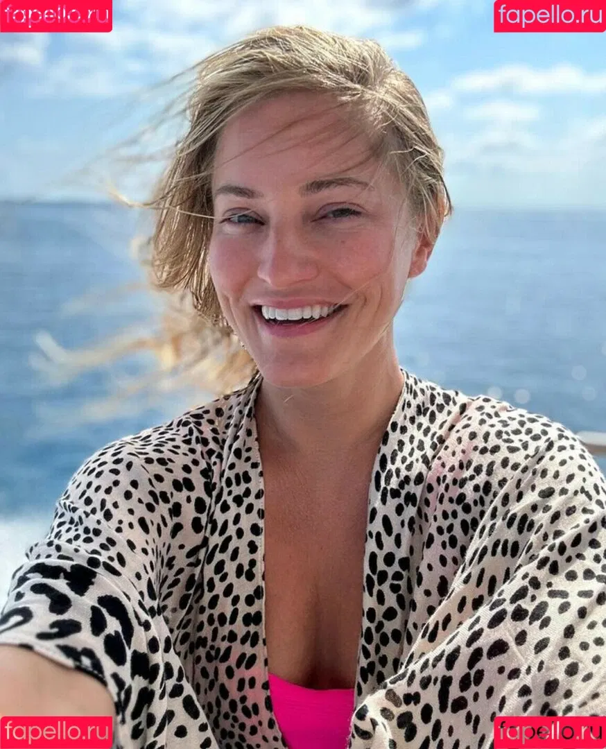 iJustine Onlyfans Photo Gallery 