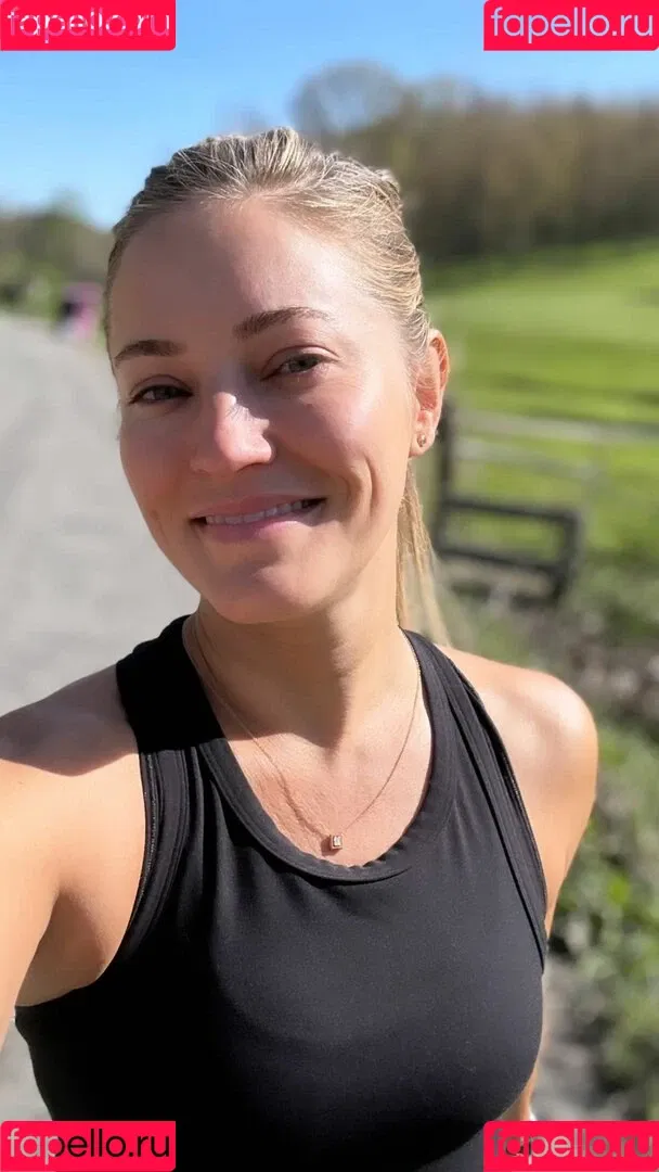 iJustine Onlyfans Photo Gallery 