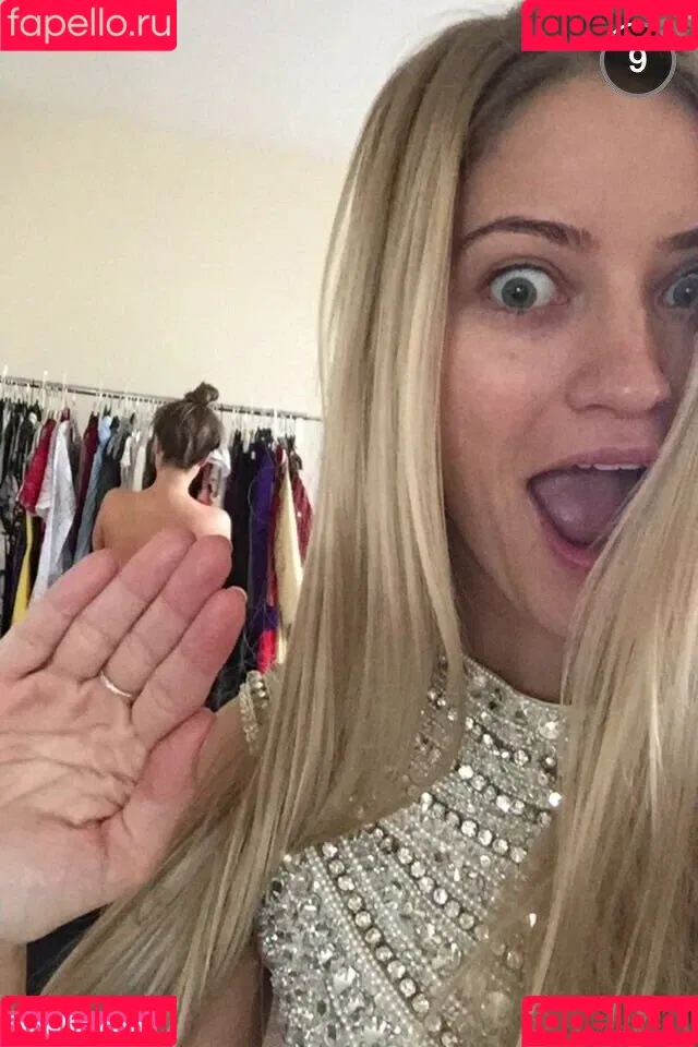 iJustine Onlyfans Photo Gallery 