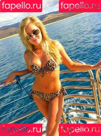 iJustine Onlyfans Photo Gallery 