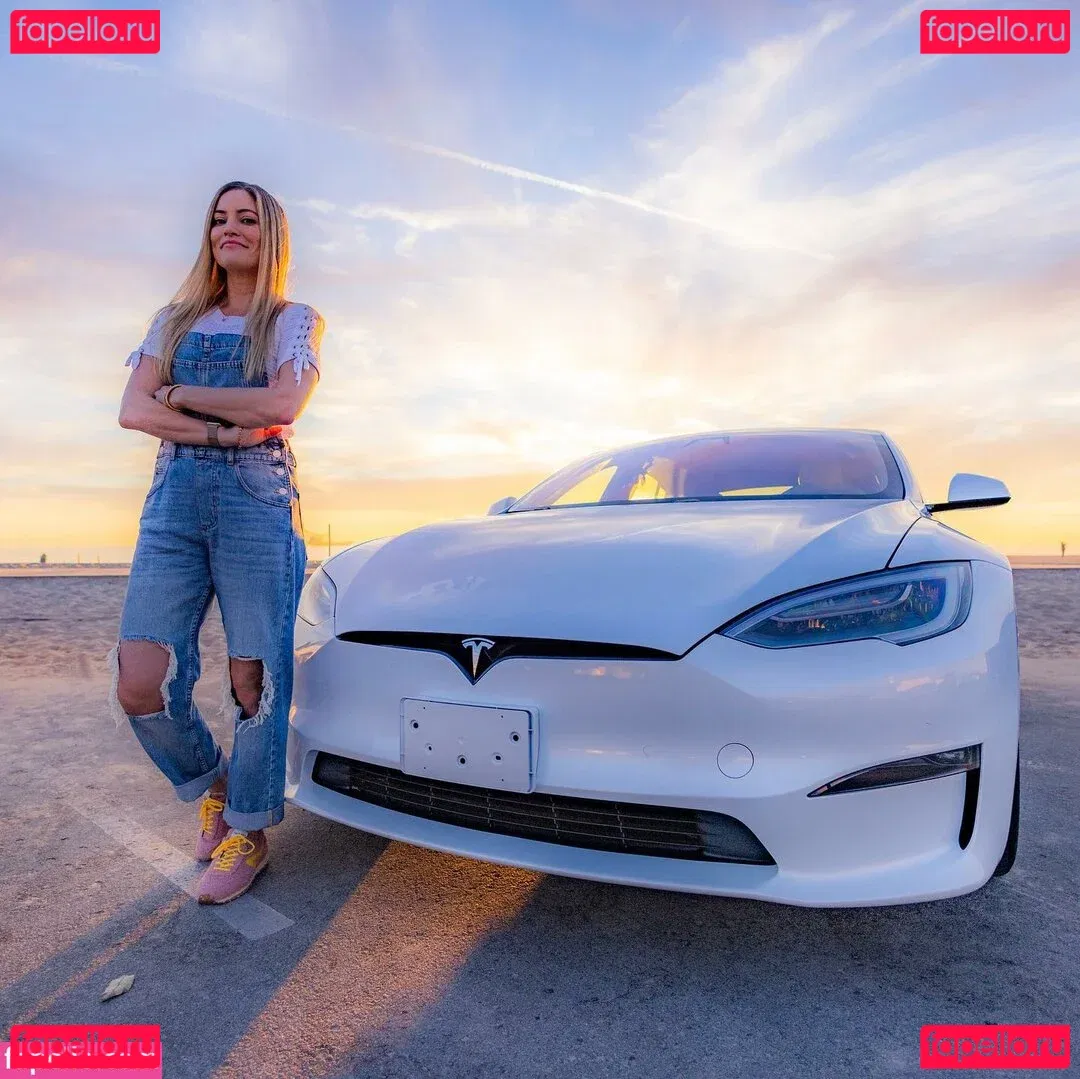 iJustine Onlyfans Photo Gallery 