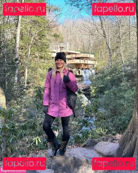 iJustine Onlyfans Photo Gallery 