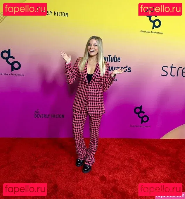 iJustine Onlyfans Photo Gallery 