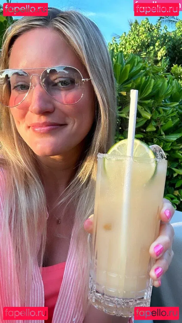 iJustine Onlyfans Photo Gallery 