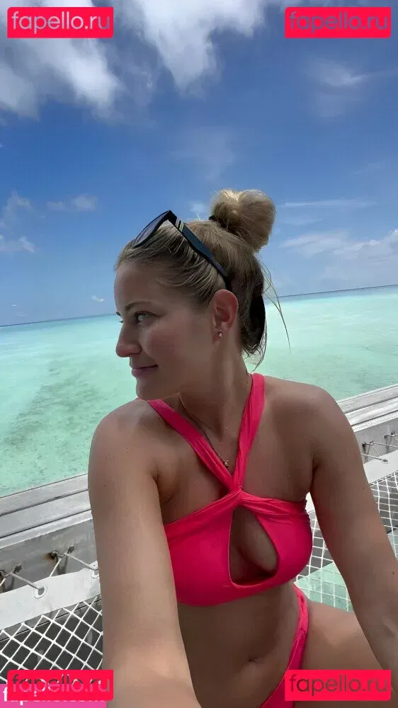 iJustine Onlyfans Photo Gallery 