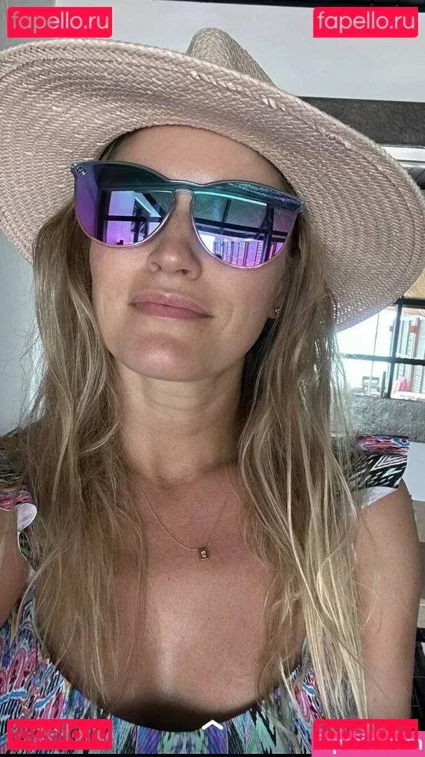 iJustine Onlyfans Photo Gallery 