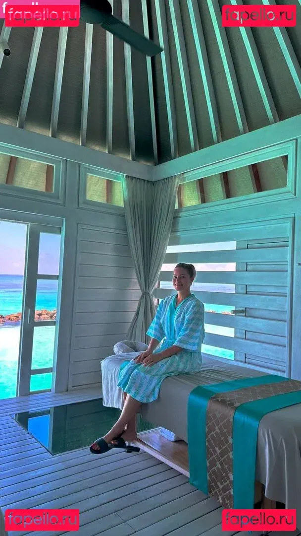 iJustine Onlyfans Photo Gallery 